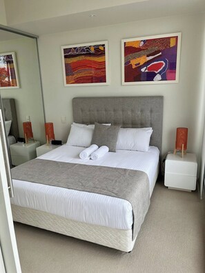 2 bedrooms, iron/ironing board, WiFi, bed sheets - Welcome to Tasha’s Apartments in Walkerville (Walkerville)