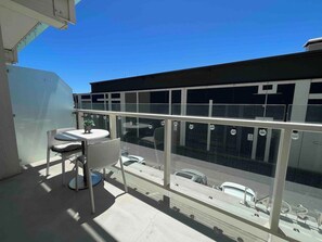 Outdoor dining - Welcome to Tasha’s Apartments in Walkerville (Walkerville)