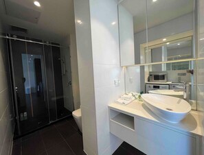 Hair dryer, towels - Welcome to Tasha’s Apartments in Walkerville (Walkerville)