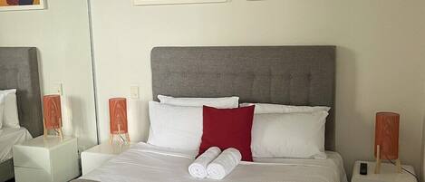 2 habitaciones, tabla de planchar con plancha, wifi y ropa de cama