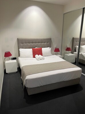 1 slaapkamer, een strijkplank/strijkijzer, wifi, beddengoed