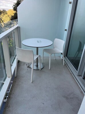 Outdoor dining - Tasha's Apartments in Walkerville (Walkerville)