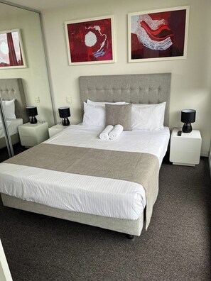 1 bedroom, iron/ironing board, WiFi, bed sheets - Tasha's Apartments in Walkerville (Walkerville)