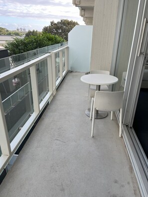 Outdoor dining - Welcome to Tasha’s Apartments in Walkerville (Walkerville)