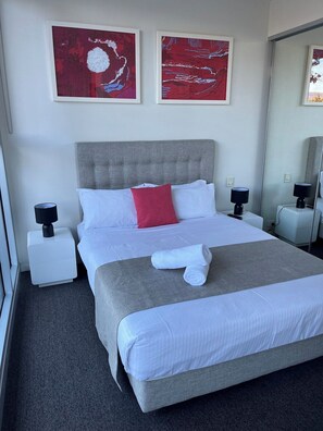 2 bedrooms, iron/ironing board, WiFi, bed sheets - Welcome to Tasha’s Apartments in Walkerville (Walkerville)