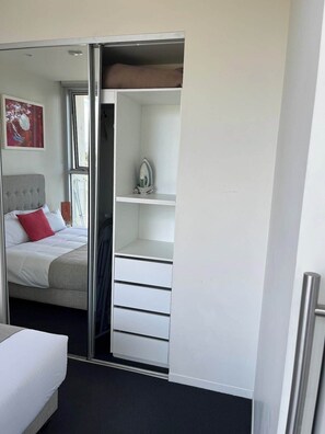 2 makuuhuonetta, silitysrauta/-lauta, Wi-Fi, vuodevaatteet