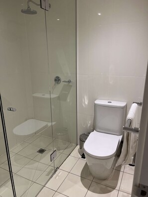 Hair dryer, towels - Tasha's Apartments on Morphett (Adelaide)