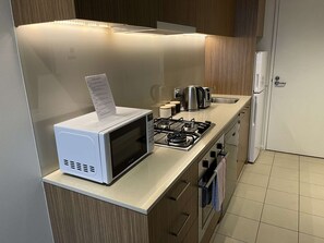 Fridge, microwave, oven, stovetop - Tasha's Apartments on Morphett (Adelaide)