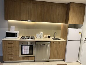 Fridge, microwave, oven, stovetop - Tasha's Apartments on Morphett (Adelaide)