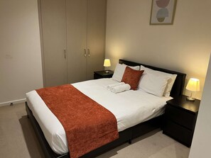 1 bedroom, iron/ironing board, WiFi, bed sheets - Tasha's Apartments on Morphett (Adelaide)