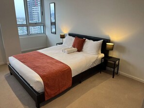 1 bedroom, iron/ironing board, WiFi, bed sheets - Tasha's Apartments on Morphett (Adelaide)