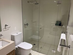 Hair dryer, towels - Tasha's Apartments on Morphett (Adelaide)