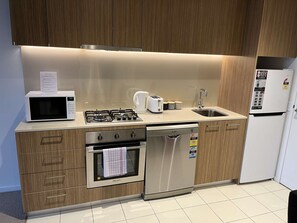 Fridge, microwave, oven, stovetop - Tasha's Apartments on Morphett (Adelaide)