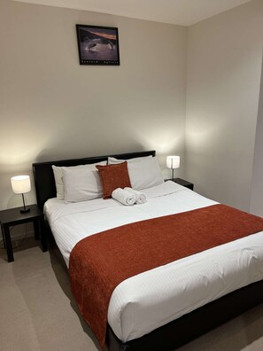 1 bedroom, iron/ironing board, WiFi, bed sheets - Tasha's Apartments on Morphett (Adelaide)