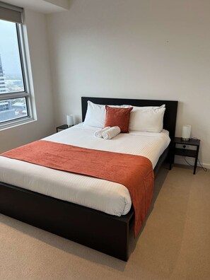 1 bedroom, iron/ironing board, WiFi, bed sheets - Tasha's Apartments on Morphett (Adelaide)
