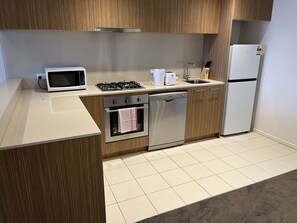 Fridge, microwave, oven, stovetop - Tasha's Apartments on Morphett (Adelaide)