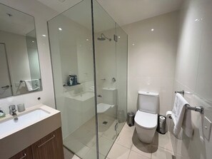 Hair dryer, towels - Tasha's Apartments on Morphett (Adelaide)