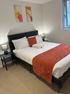 1 bedroom, iron/ironing board, WiFi, bed sheets - Tasha's Apartments on Morphett (Adelaide)