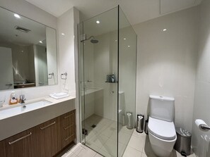 Hair dryer, towels - Tasha's Apartments on Morphett (Adelaide)