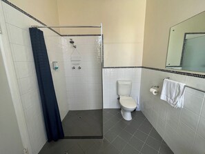 Bathroom - Tasha's - Princes Lodge Motel (North Adelaide)