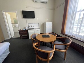 Dining - Tasha's - Princes Lodge Motel (North Adelaide)