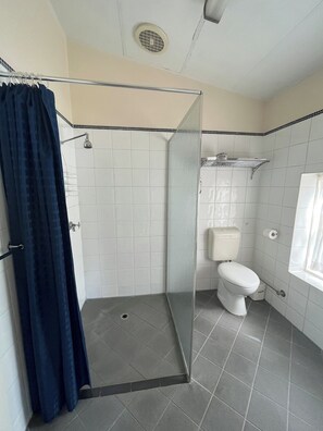 Bathroom - Tasha's - Princes Lodge Motel (North Adelaide)