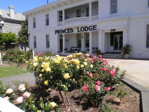 Exterior - Tasha's - Princes Lodge Motel (North Adelaide)