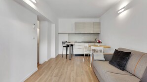 Apartment, City View | Ruang tamu | TV skrin rata