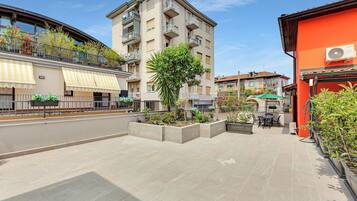 Deluxe appartement, 2 slaapkamers | Terras