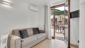 Apartment, City View | Ruang tamu | TV skrin rata
