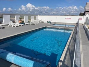 Pool - Retro Ocean View Pad by Fistral Beach (Newquay)