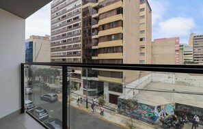 House - w Alluring 1BR With Balcony in Miraflores (Lima)