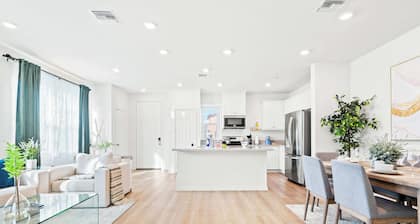 Near ONT Modern Designer Style Family Home