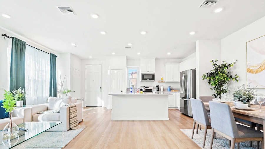 Near ONT Modern Designer Style Family Home