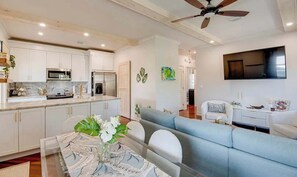 House | 2 bedrooms, Internet - Under the Palms - Relaxing Condo Shared Pool Parking (Key West)