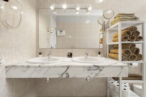 Douche, serviettes fournies