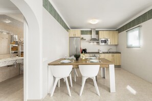 Fridge, microwave, dishwasher, coffee/tea maker