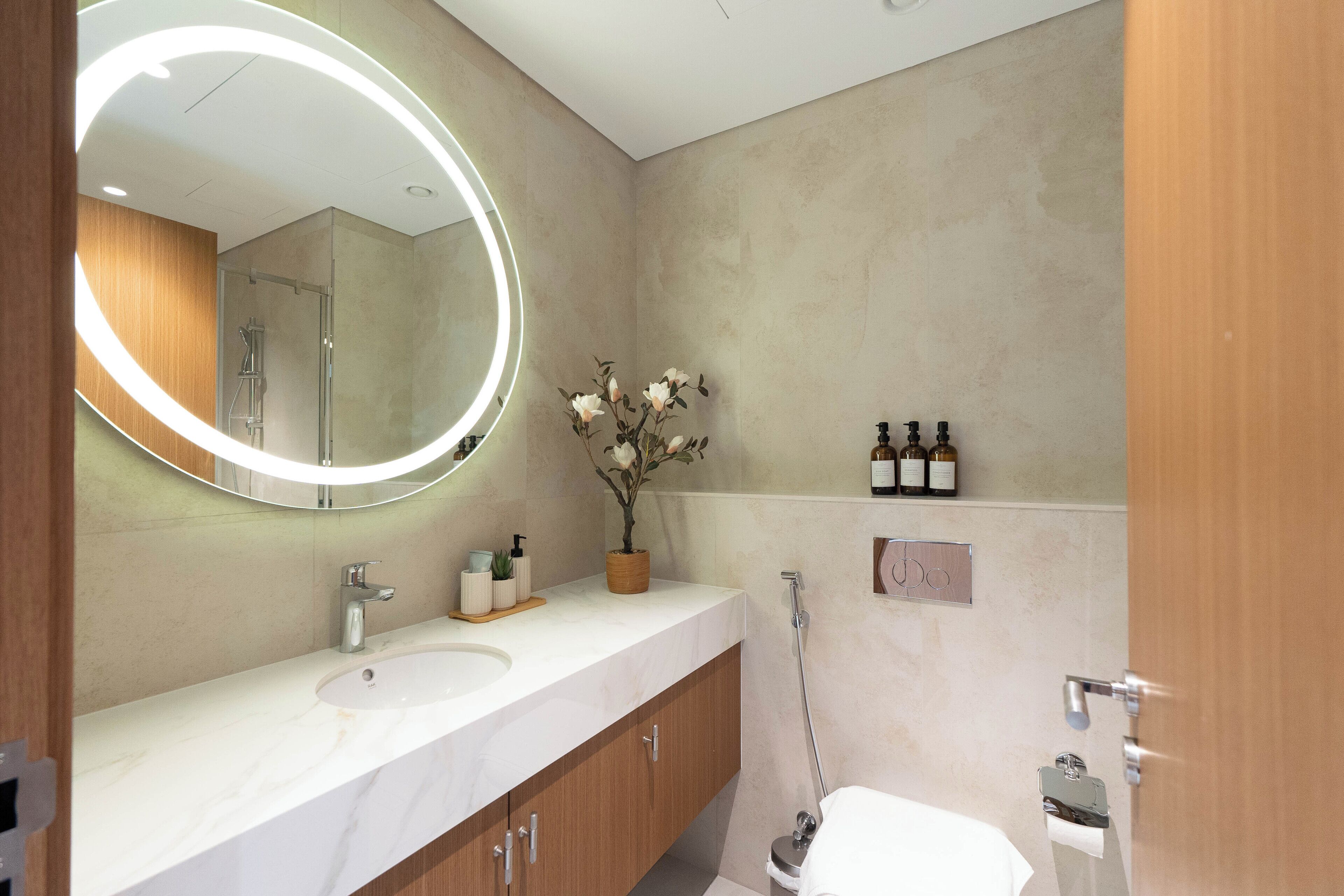 Studio Deluxe, balcon | Salle de bain | Douche, articles de toilette gratuits, sèche-cheveux