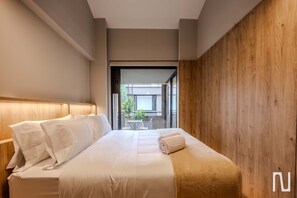 Lägenhet - rökare | 3 sovrum, skrivbord och internet