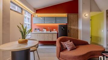 1 habitación, escritorio y acceso a internet