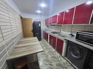 Private kitchen - Clean, quiet apartment with garage - Ideal for a family holiday (RABAT)