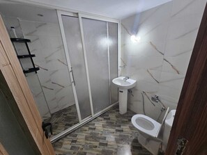 Towels, soap, toilet paper - Clean, quiet apartment with garage - Ideal for a family holiday (RABAT)