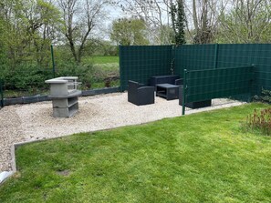 Property grounds - Friendly vacation apartment on the North Sea coast with family and dog (Dornum)