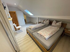 1 bedroom, travel cot, free WiFi, bed sheets