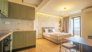 Suíte estúdio básica, vista para a praia | Ferros/tábuas de passar roupa, Wi-Fi de cortesia