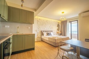 Basic Studio Suite, Beach View | Iron/ironing board, free WiFi