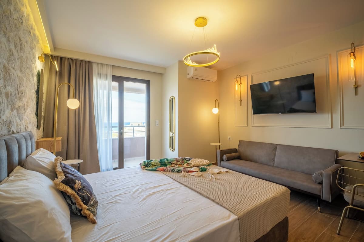 Basic Studio Suite, Beach View