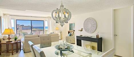 تلفزيون ذكي، ألعاب فيديو، كُتُب، مكتب