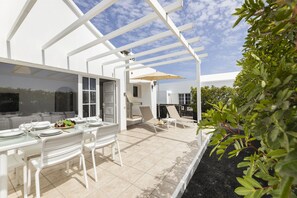 Outdoor dining - Casa la Geria - 3 (2) by Escape Home (Puerto del Carmen)