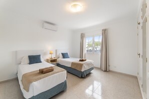2 Schlafzimmer, Zimmersafe, kostenloses WLAN, Bettwäsche